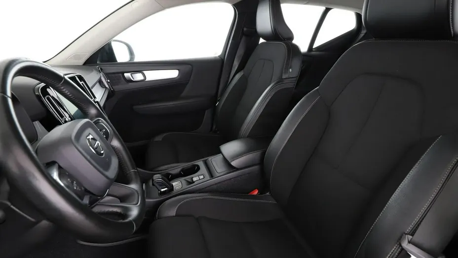 VOLVO XC40 -