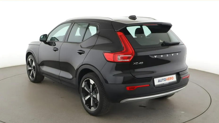 VOLVO XC40 -