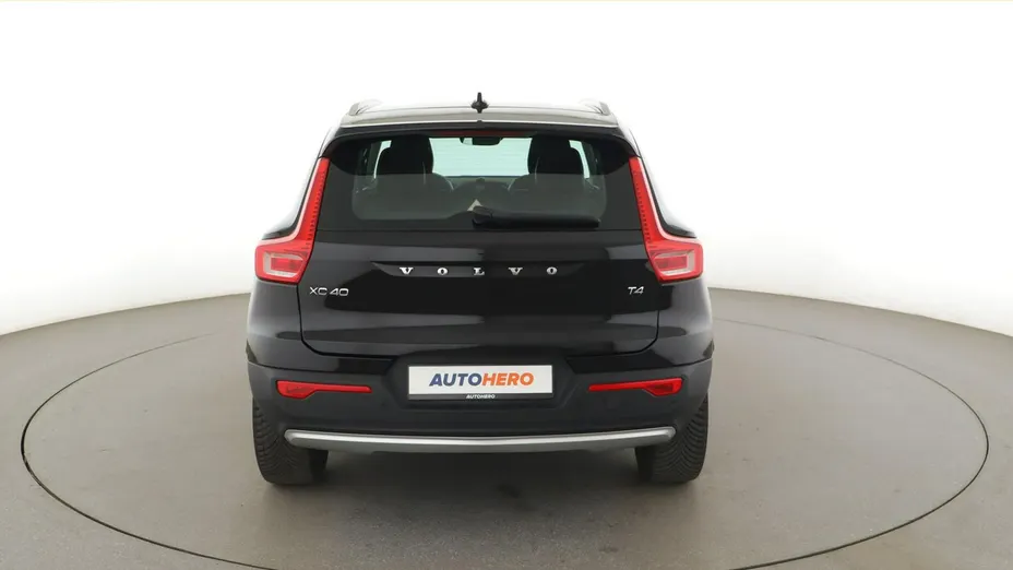 VOLVO XC40 -