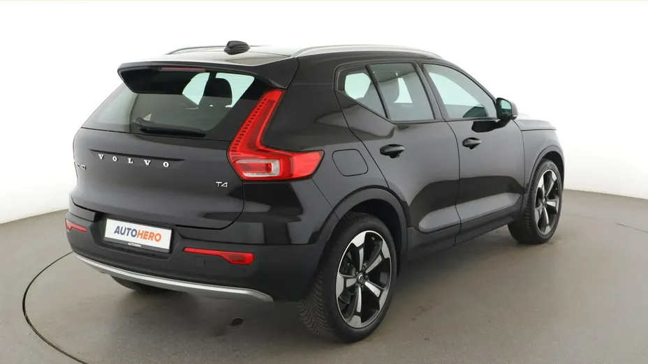 VOLVO XC40 -