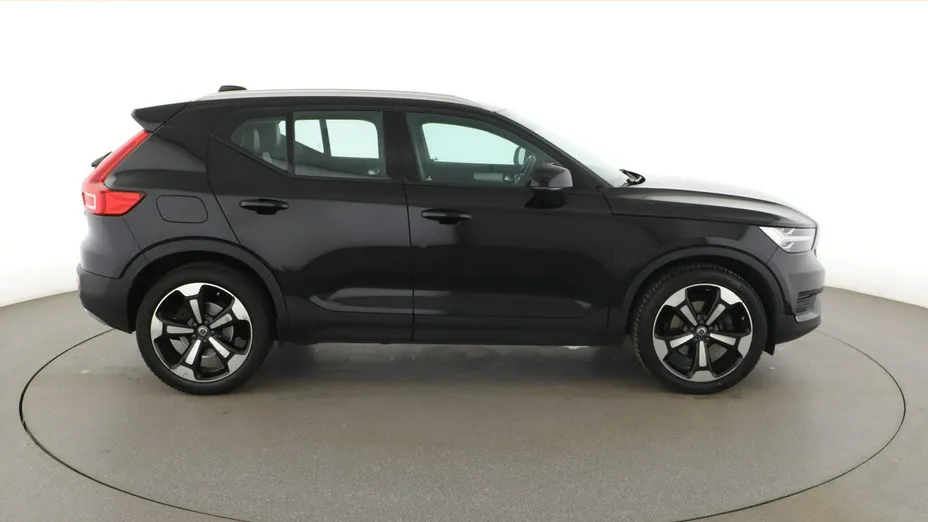VOLVO XC40 -