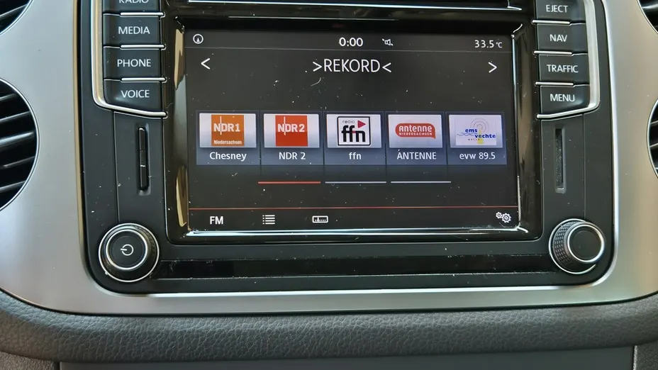 VOLKSWAGEN Tiguan -