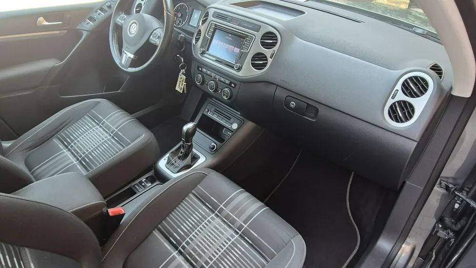 VOLKSWAGEN Tiguan -