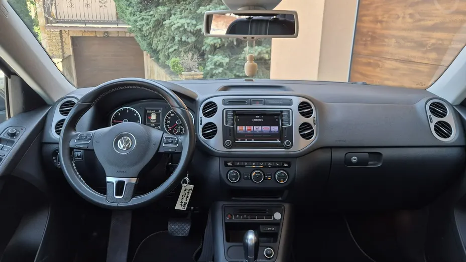 VOLKSWAGEN Tiguan -