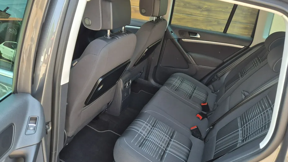 VOLKSWAGEN Tiguan -