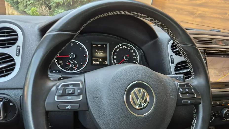 VOLKSWAGEN Tiguan -