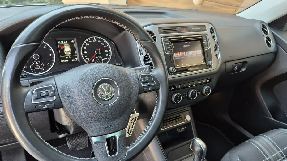 VOLKSWAGEN Tiguan -