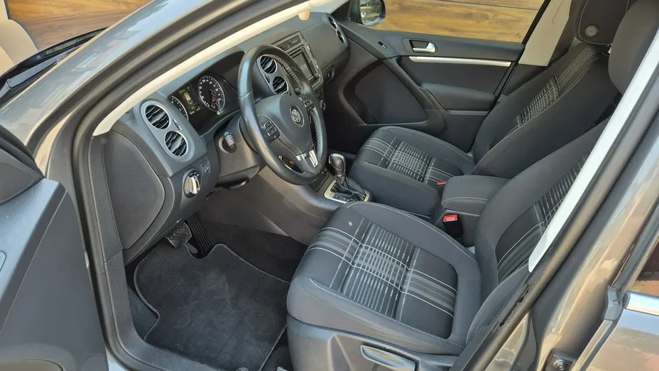 VOLKSWAGEN Tiguan -