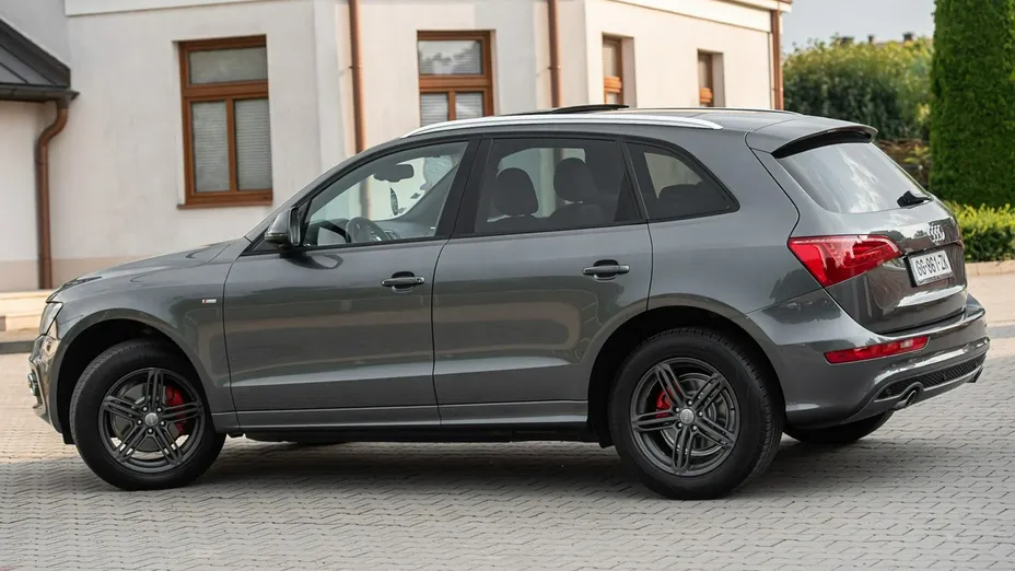 AUDI Q5 -