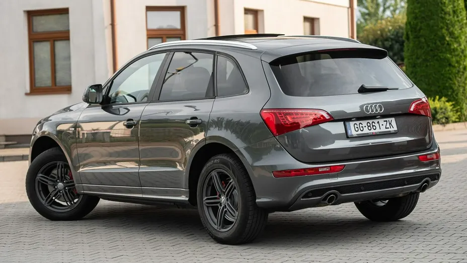 AUDI Q5 -