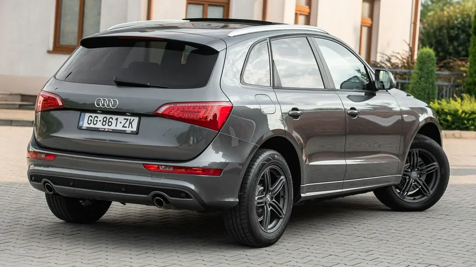 AUDI Q5 -