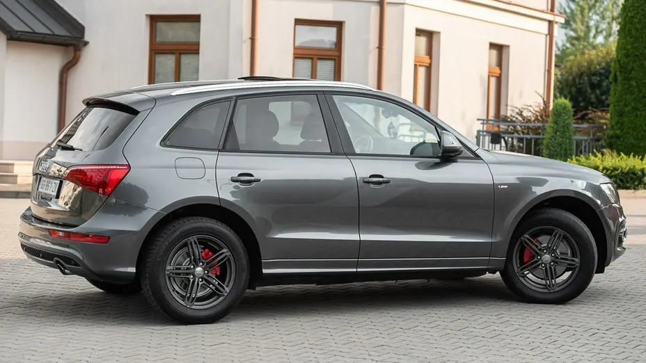 AUDI Q5 -