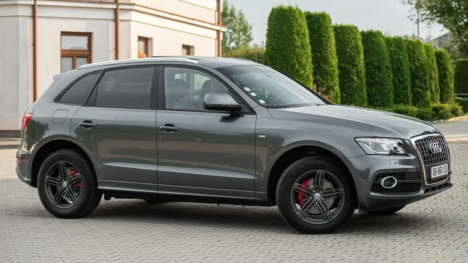 AUDI Q5 -