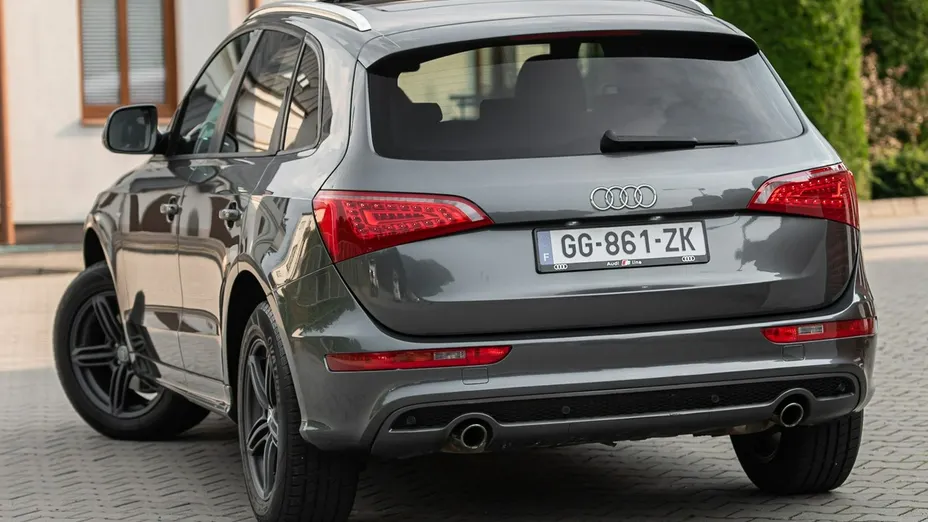 AUDI Q5 -