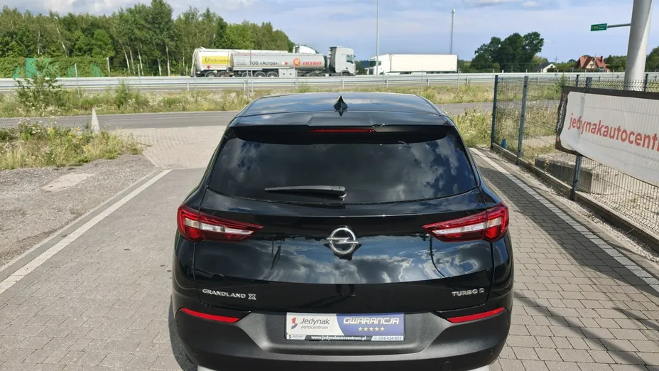 OPEL Grandland X -