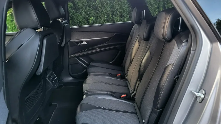 PEUGEOT 5008 -