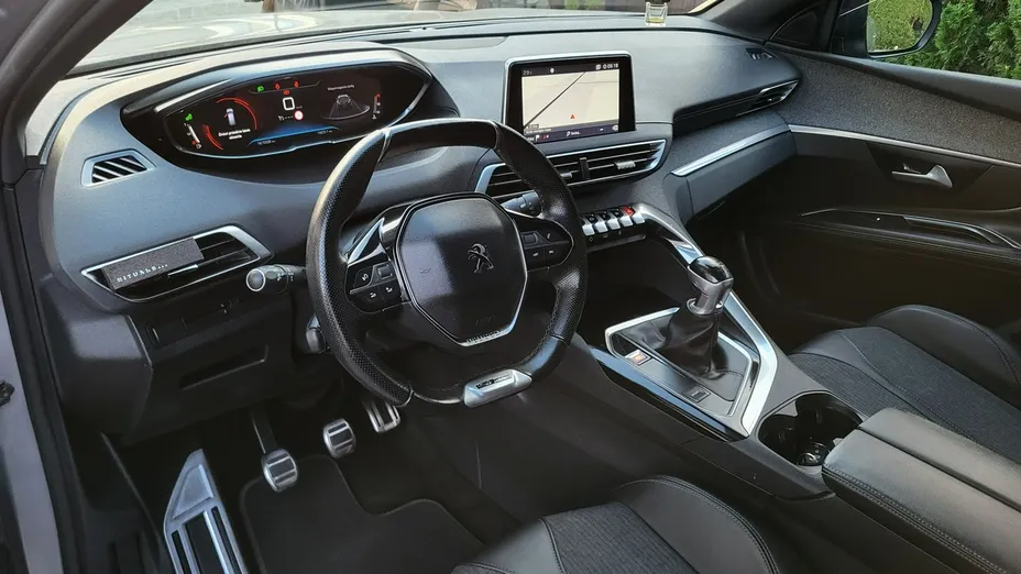 PEUGEOT 5008 -