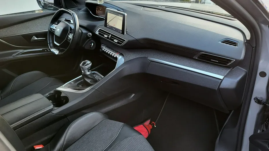 PEUGEOT 5008 -