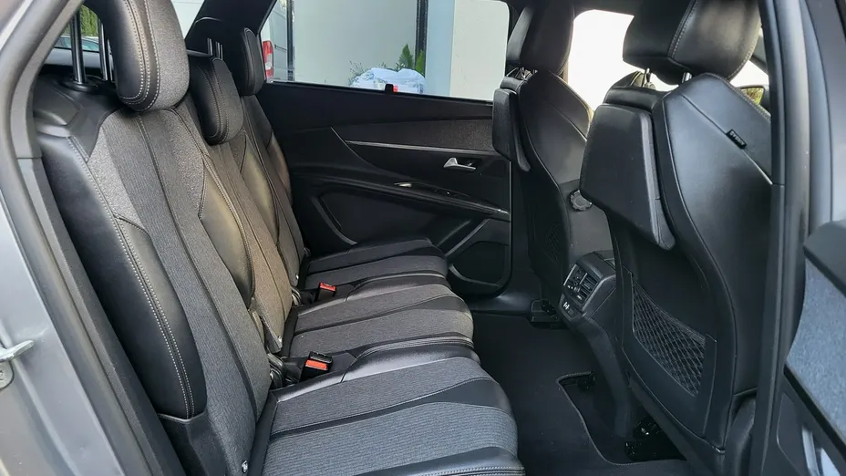 PEUGEOT 5008 -