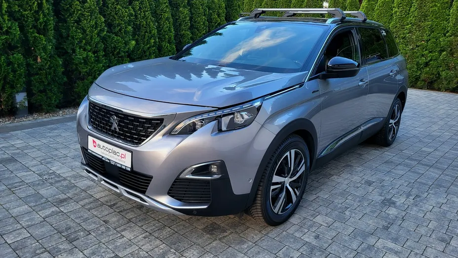 PEUGEOT 5008 -