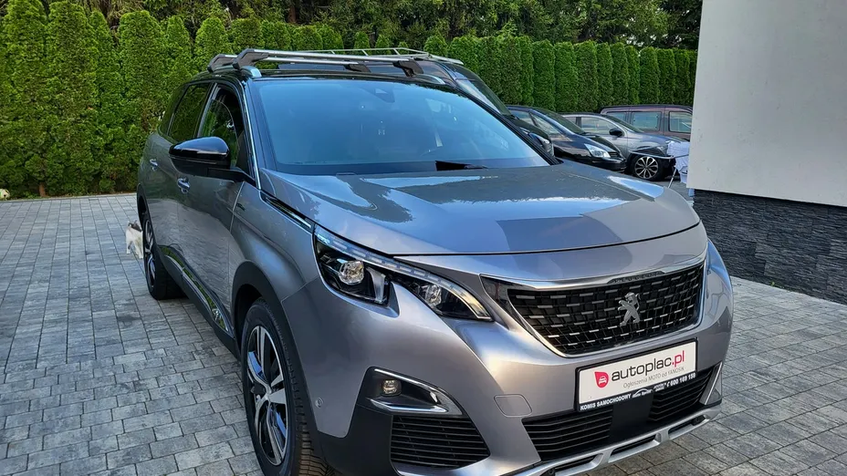 PEUGEOT 5008 -