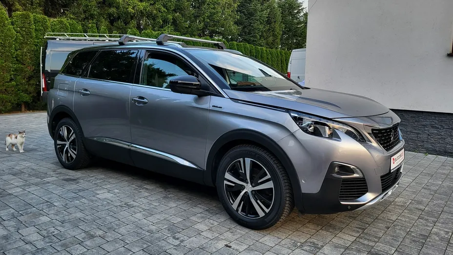 PEUGEOT 5008 -