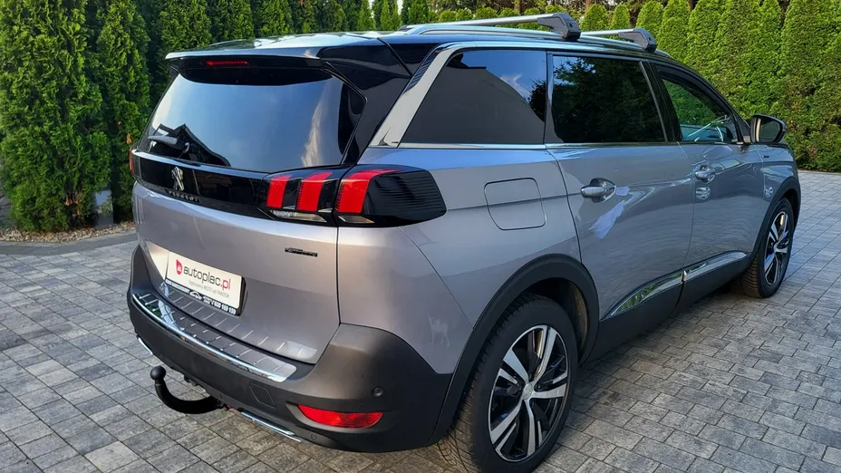 PEUGEOT 5008 -