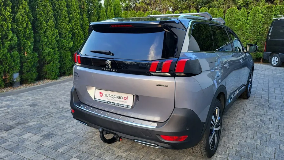 PEUGEOT 5008 -