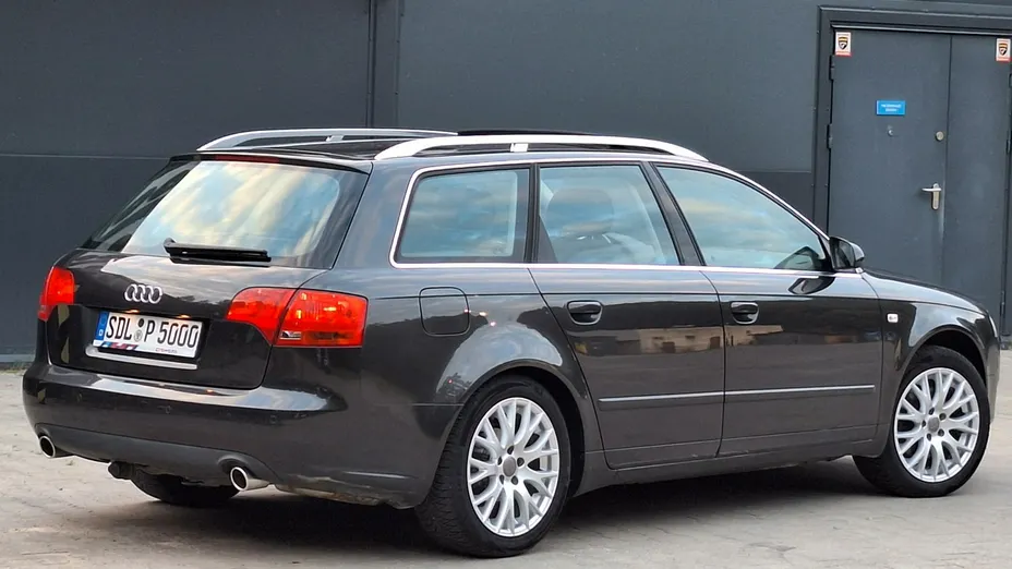 AUDI A4 -