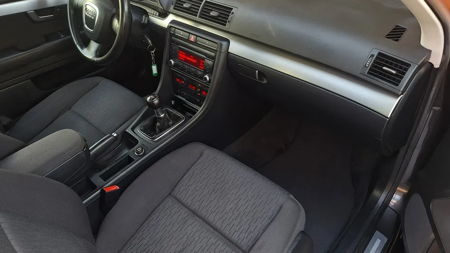 AUDI A4 -