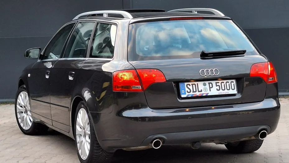 AUDI A4 -
