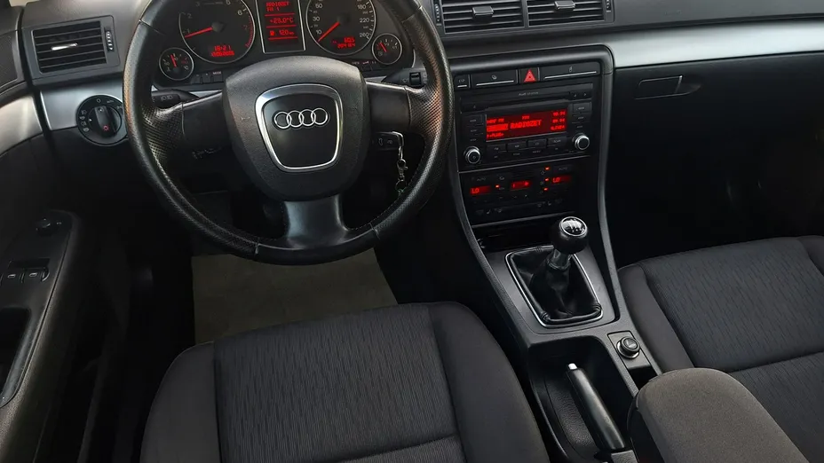 AUDI A4 -
