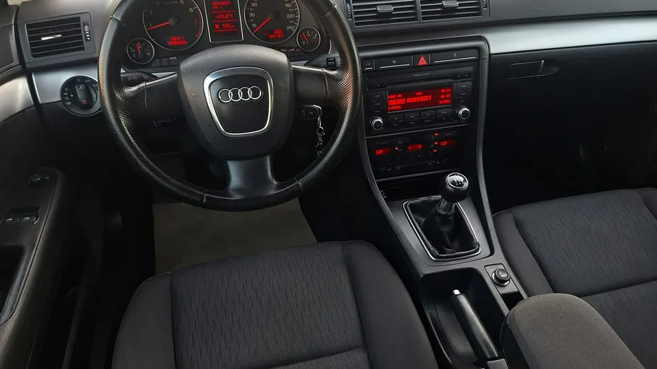 AUDI A4 -