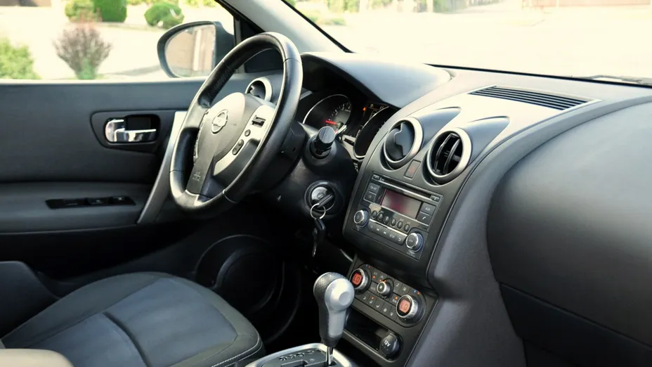 NISSAN Qashqai -
