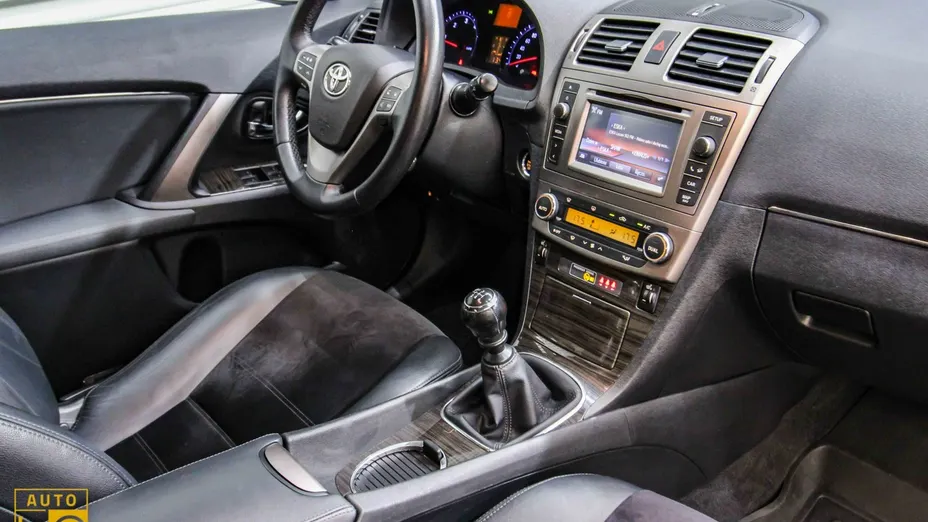 TOYOTA Avensis -