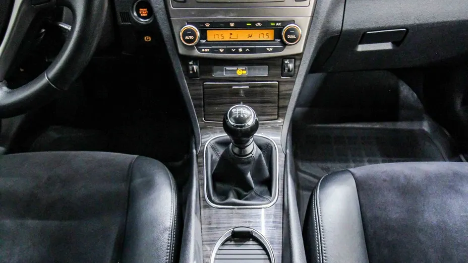 TOYOTA Avensis -