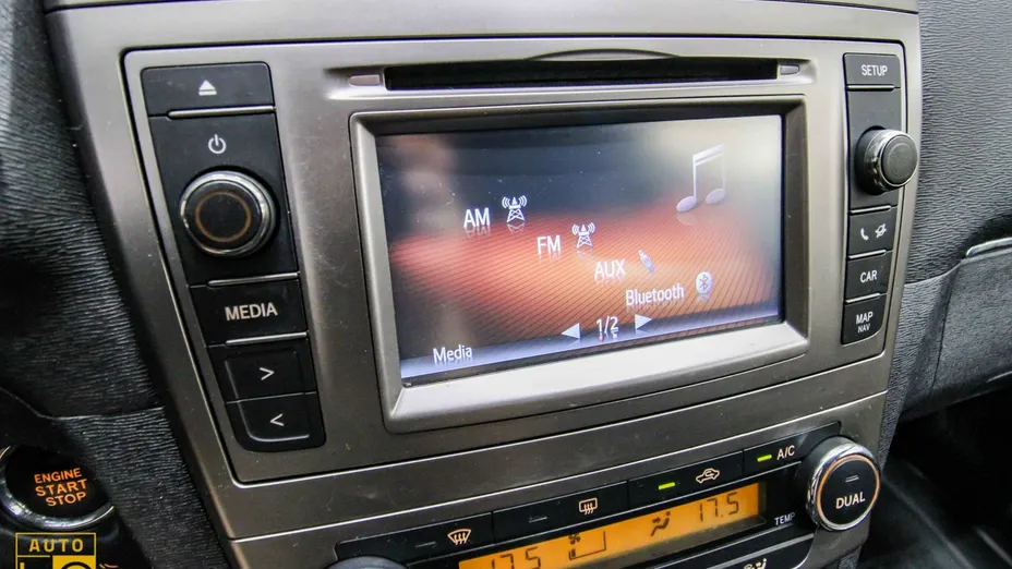 TOYOTA Avensis -