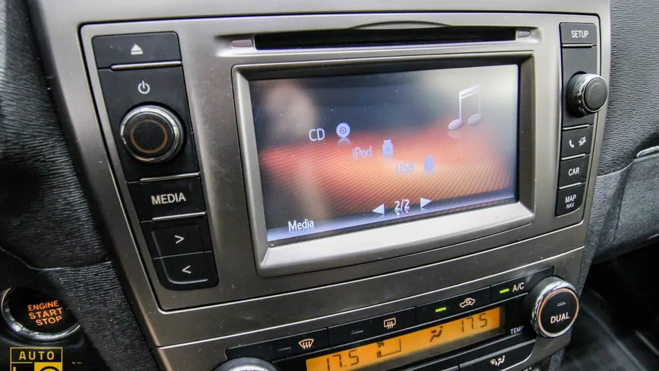 TOYOTA Avensis -