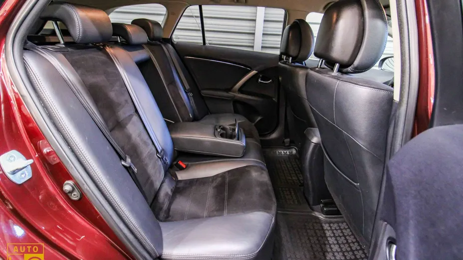 TOYOTA Avensis -