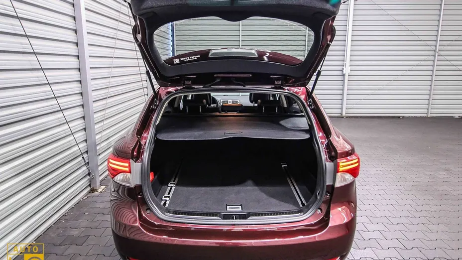 TOYOTA Avensis -