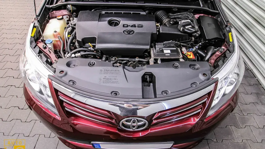 TOYOTA Avensis -