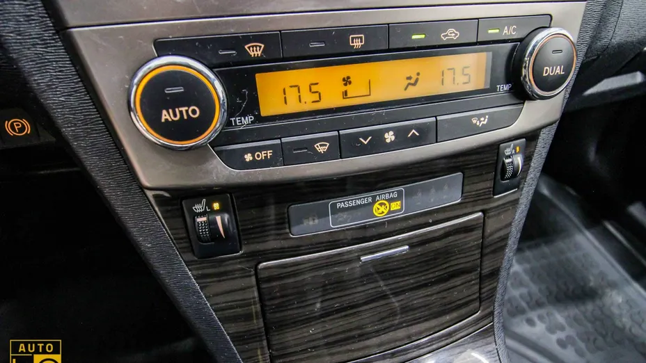 TOYOTA Avensis -