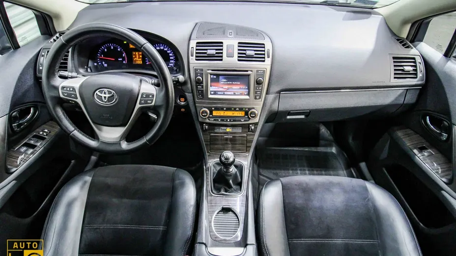 TOYOTA Avensis -