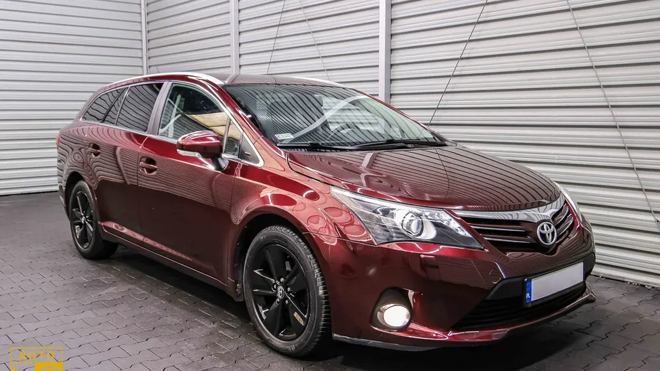 TOYOTA Avensis -