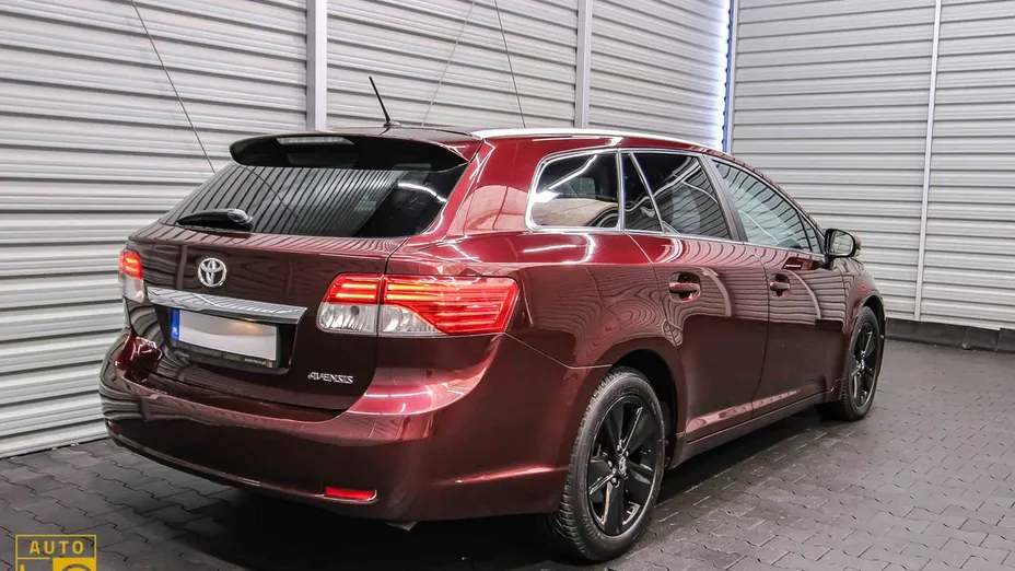 TOYOTA Avensis -