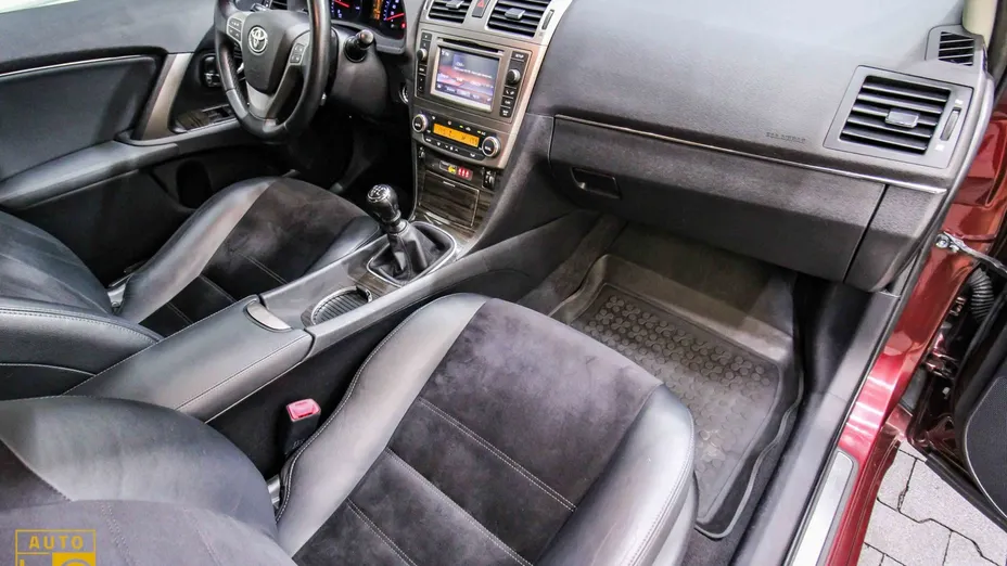 TOYOTA Avensis -