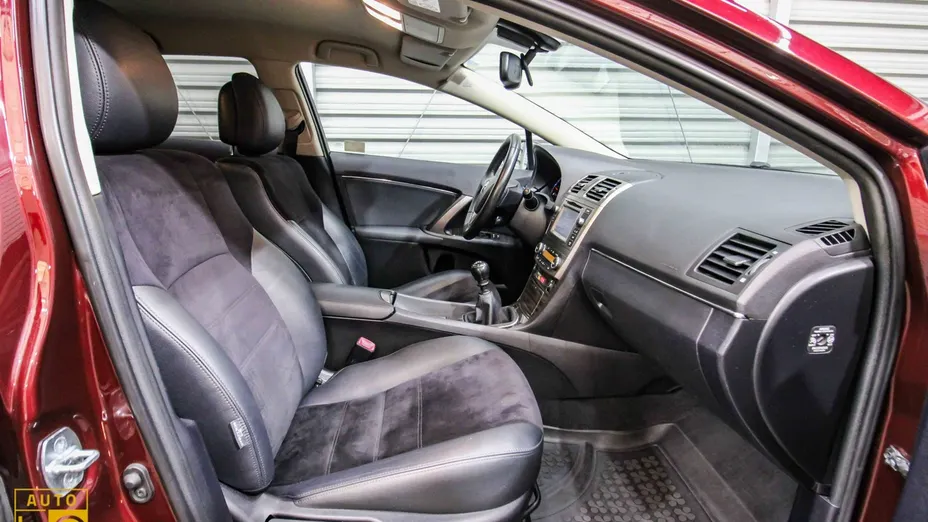 TOYOTA Avensis -
