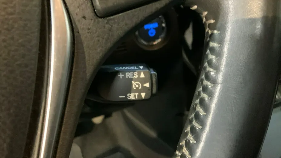 TOYOTA Auris -