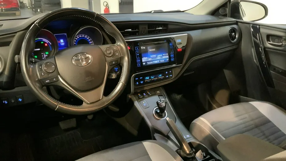 TOYOTA Auris -