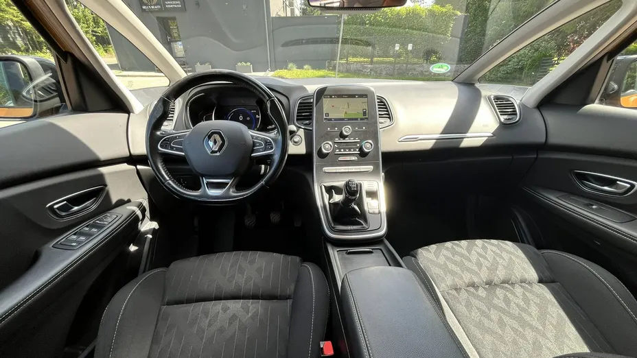 RENAULT Scenic -